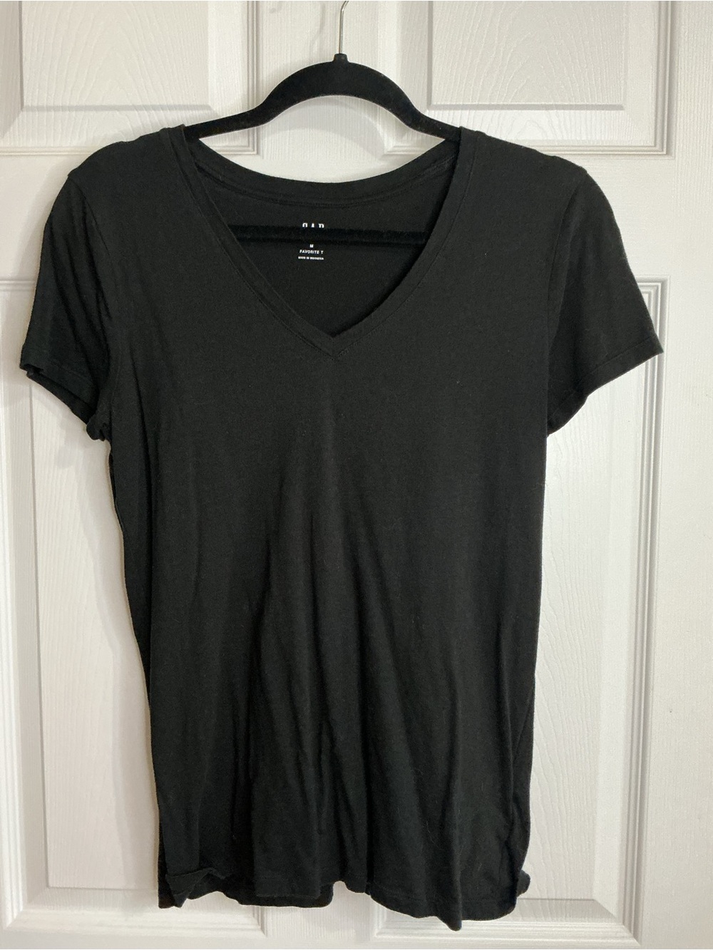 GAP Black Favorite T V-Neck - Picture 2 of 4